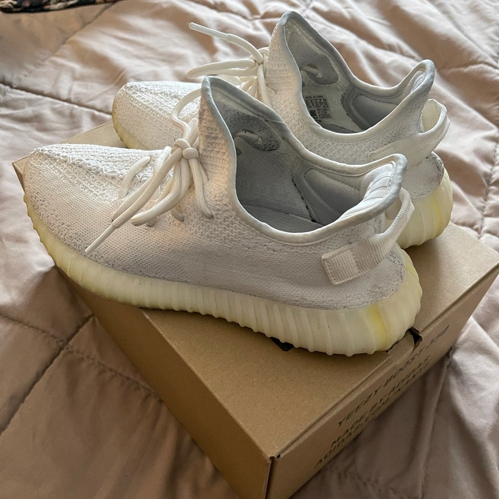 adidas Yeezy Boost 350 V2 Cream/Triple White 9.5 - Picture 3 of 8